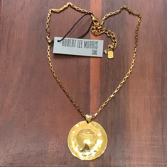 NWT Robert Lee Morris gold tone hammered circle pendant necklace - Picture 1 of 10